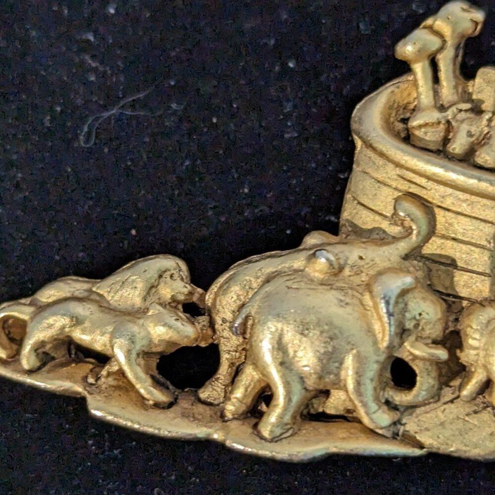 Noah's Ark Brooch - Picture 3 of 11
